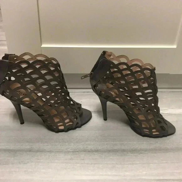 Gray caged heels - Picture 1 of 8